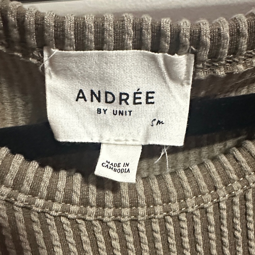 Oversized Ribbed Knit Top - Picture 2 of 3